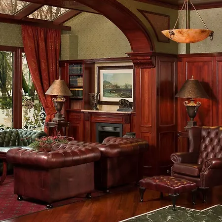Hotel Golden Ball Club