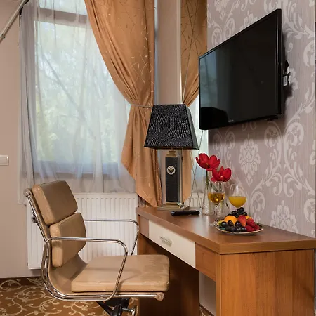 Golden Ball Club Hotel