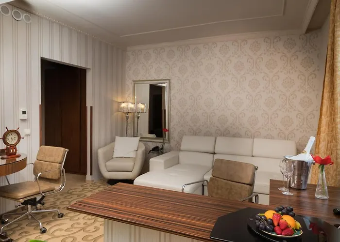 Hotel Golden Ball Club