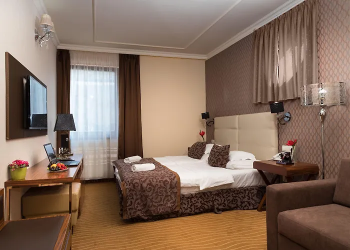 Golden Ball Club Hotel